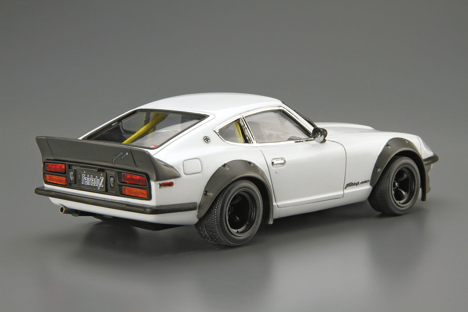 Aoshima 128 1975 Nissan S30 Fairlady Z Aero Custom Ver.2 1/24 Model Kit