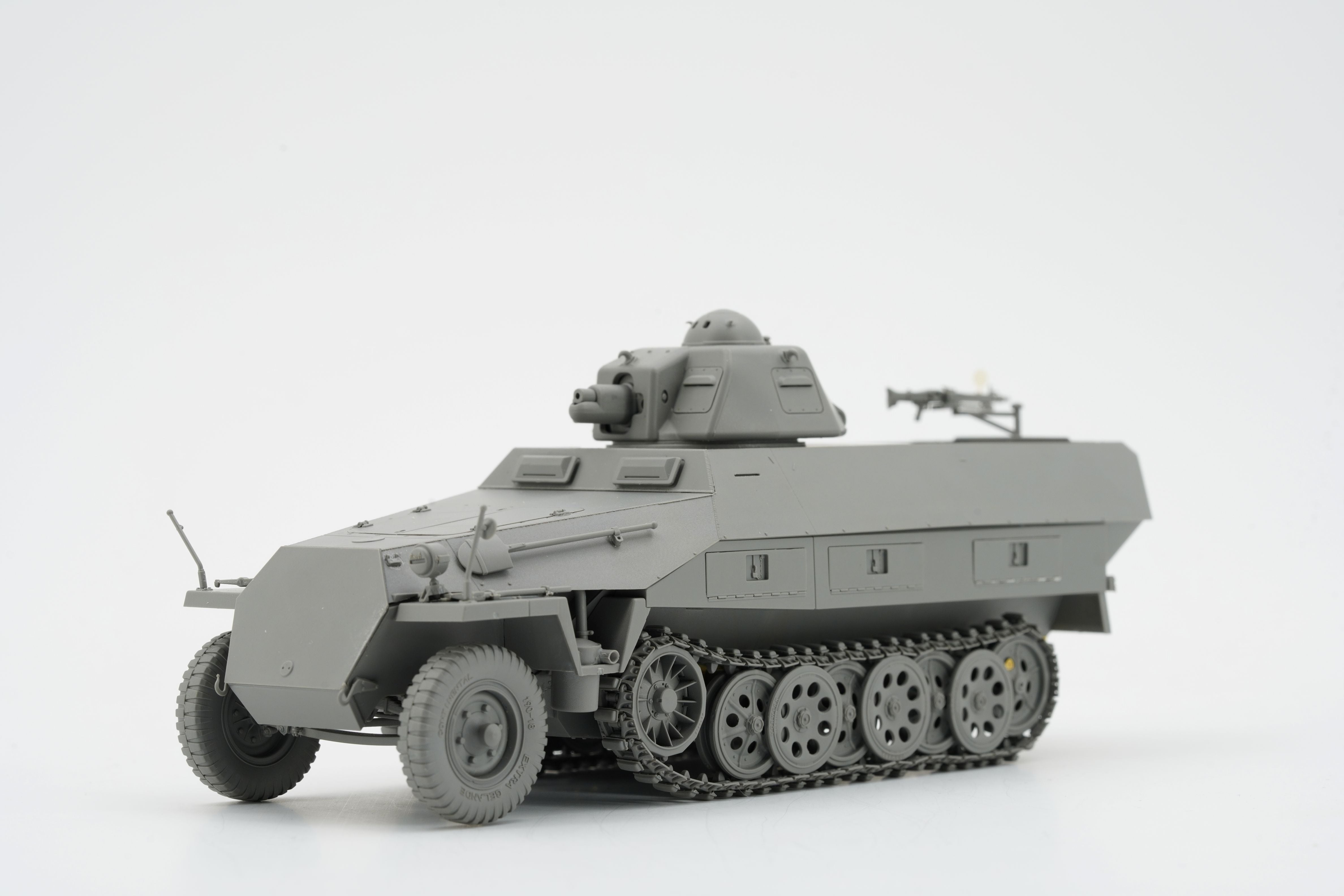Border Model BT042 Sd.Kfz.251 Ausf.D with R35 Turret 1/35 Model Kit - A-Z Toy Hobby