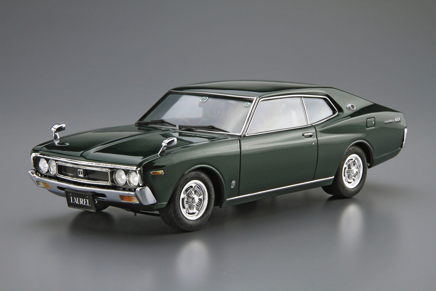 Aoshima 14 Nissan 1972 KHC130 Laurel HT 2000SGX 1/24 Model Kit