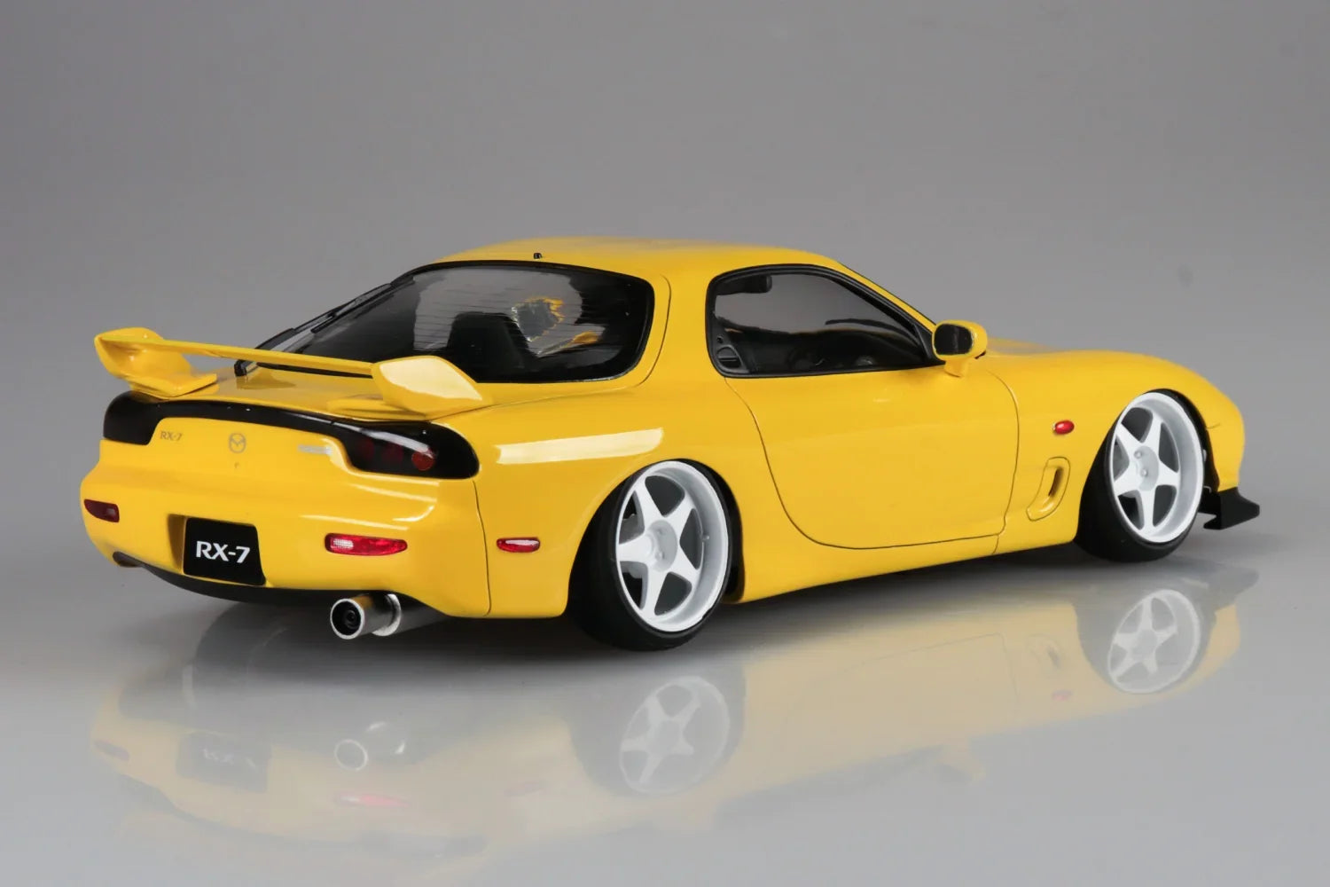 Aoshima 103 2002 Mazda FD3S RX-7 Air Suspension Custom 1/24 Model Kit