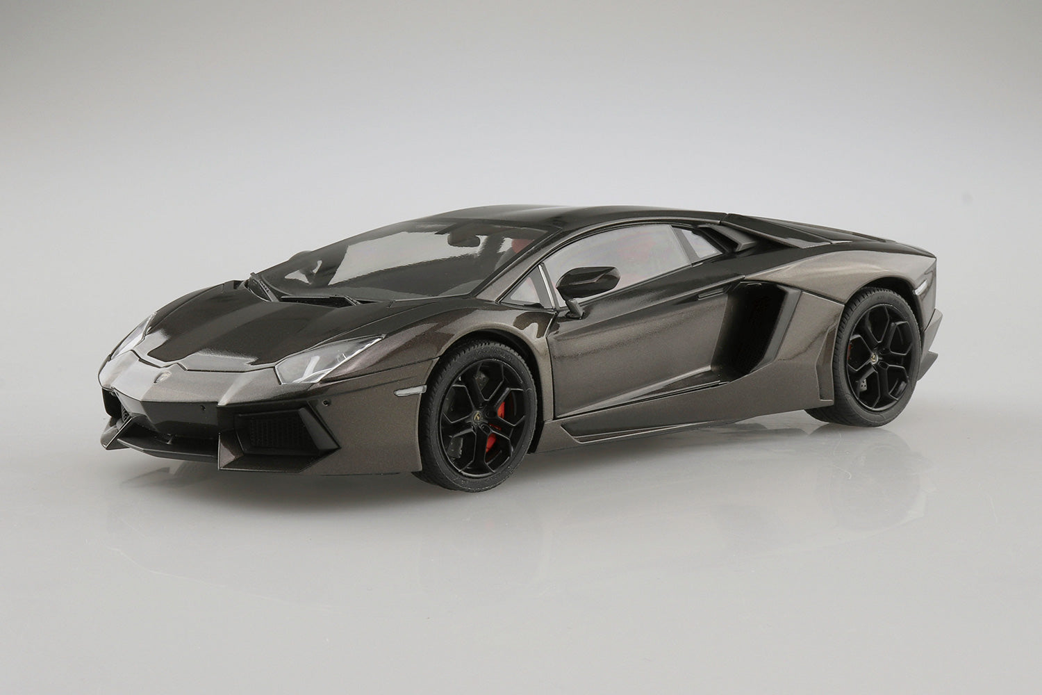 Aoshima 04 2011 Lamborghini Aventador 1/24 Model Kit