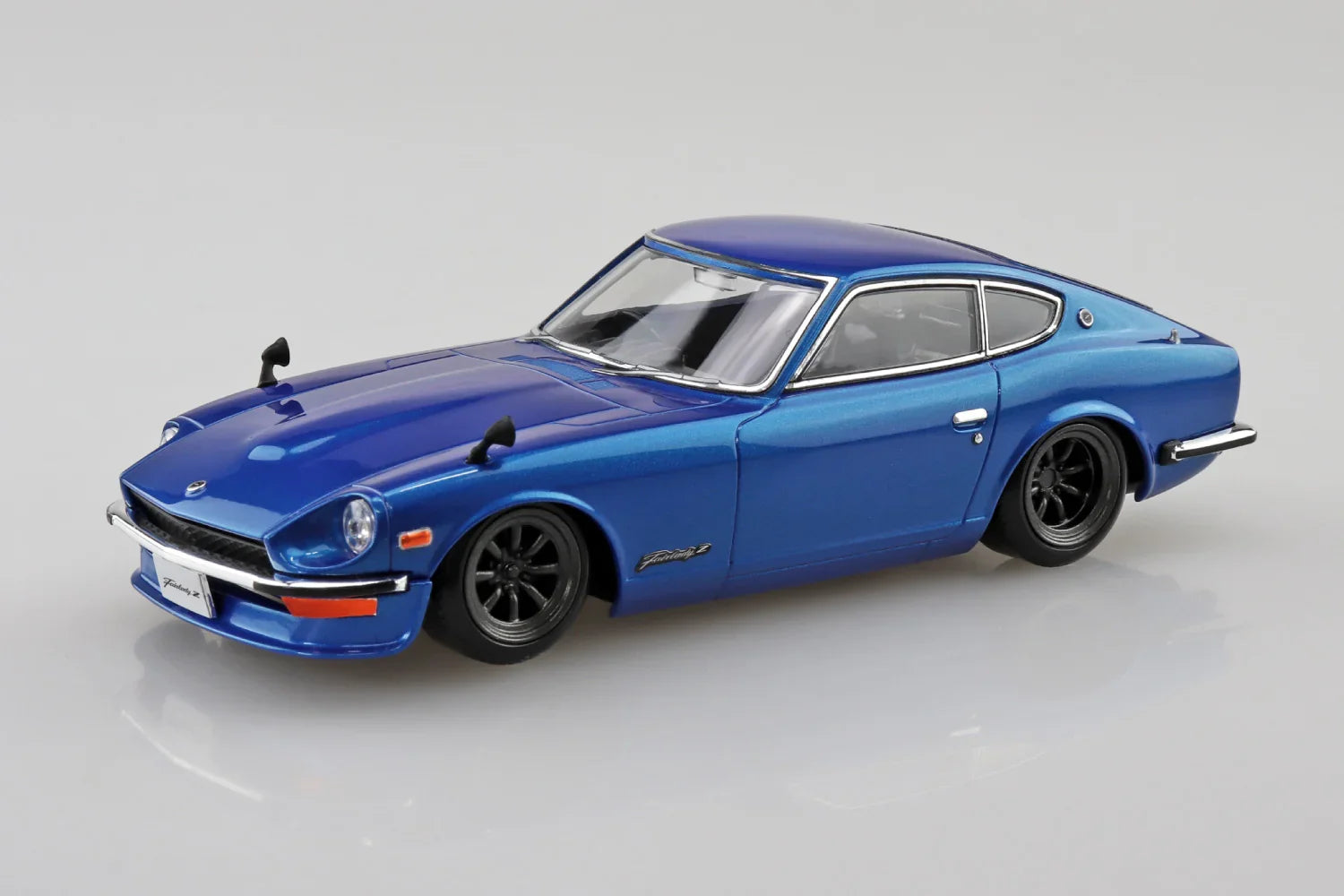 Aoshima Snap Kit 15CU-BE Nissan S30 Fairlady Z Custom (Blue Metallic) 1/32 Model Kit - A-Z Toy Hobby