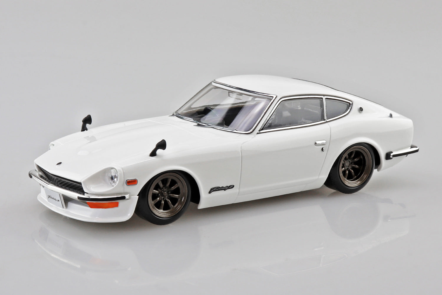 Aoshima Snap Kit 15CU-WH Nissan S30 Fairlady Z Custom (White) 1/32