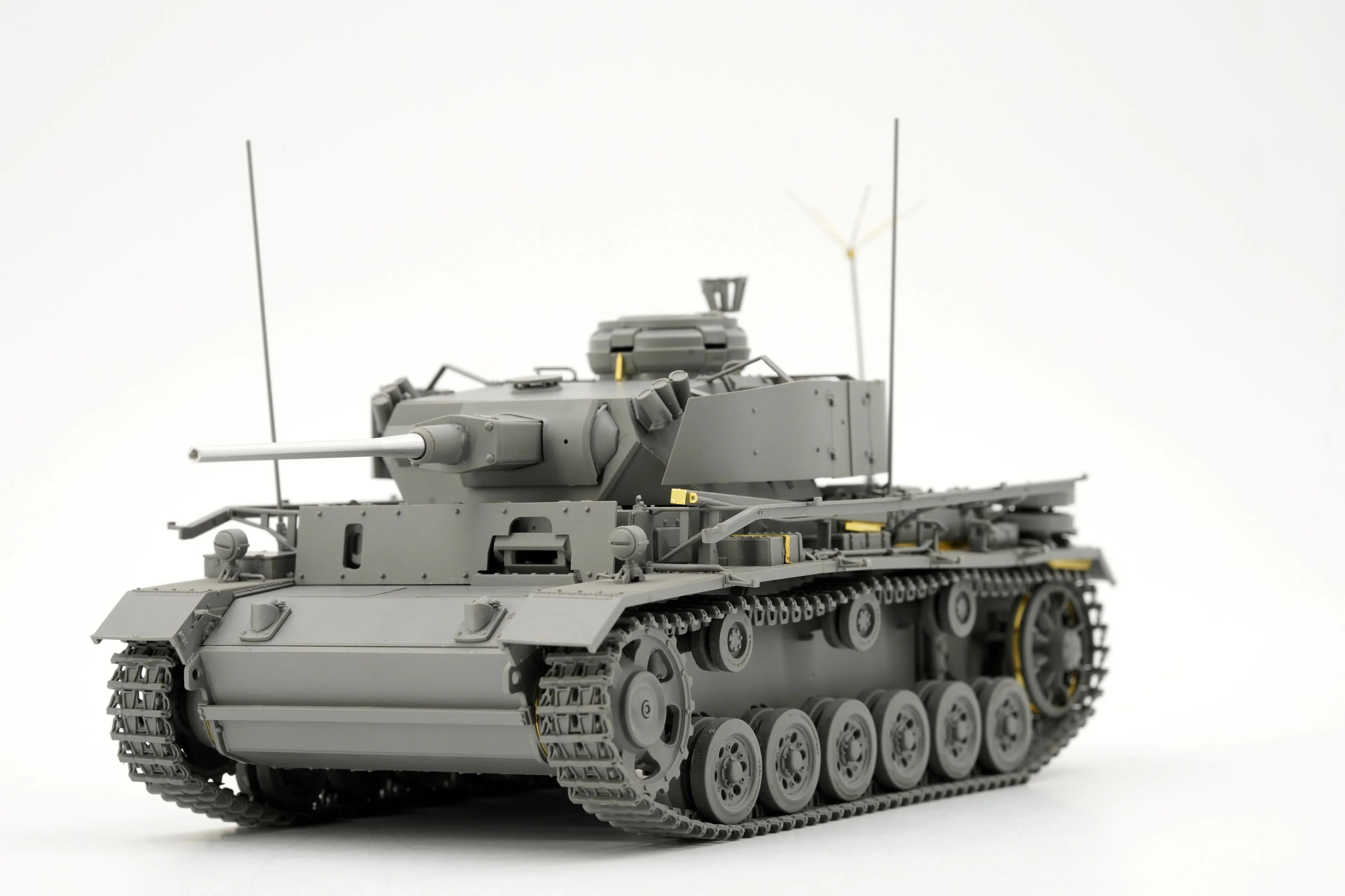 Border Model BT048 Pz.Bef.Wg.III Ausf.K with Schurzen (2 in 1) 1/35 Model Kit - A-Z Toy Hobby
