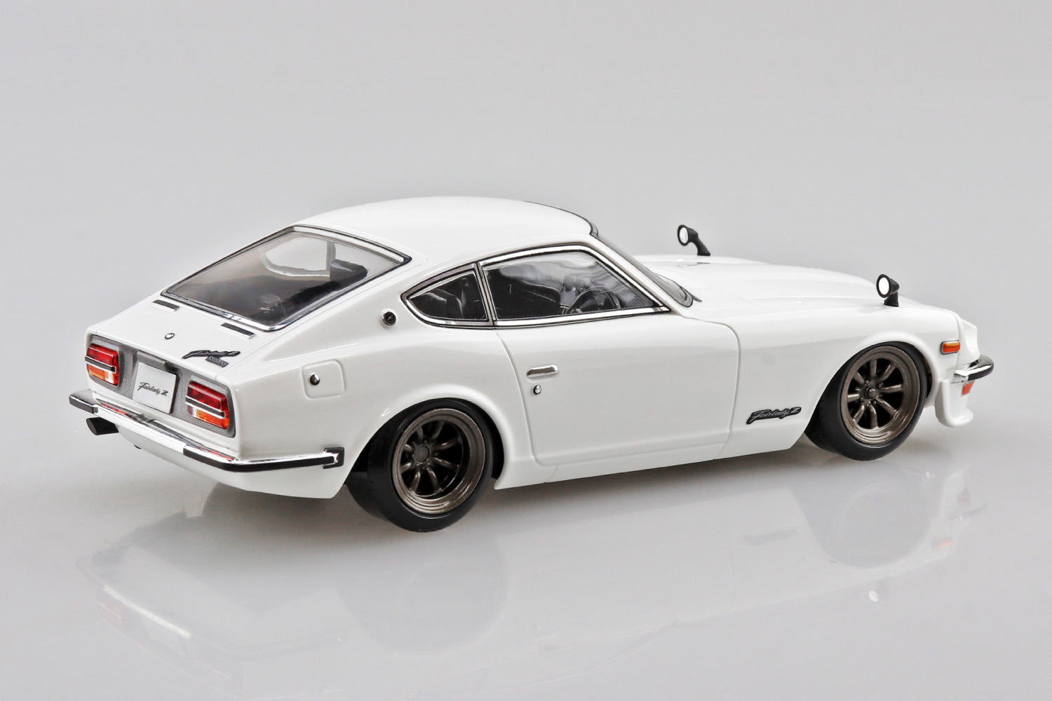 Aoshima Snap Kit 15CU-WH Nissan S30 Fairlady Z Custom (White) 1/32