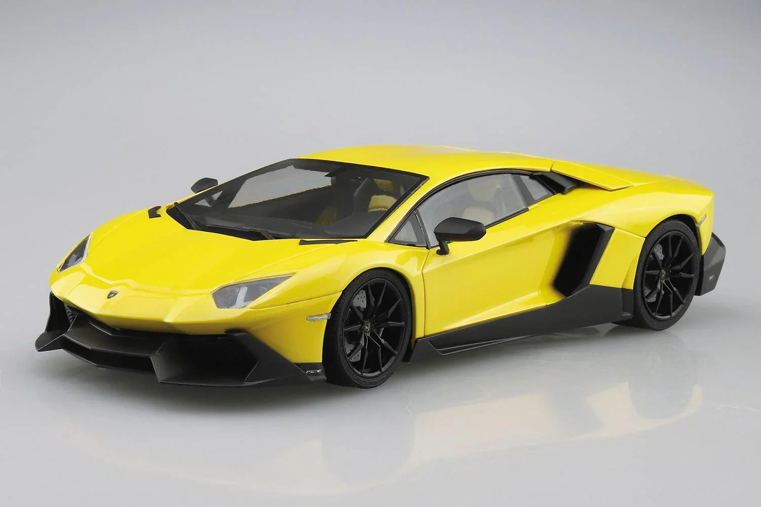 Aoshima 05982 2013 Lamborghini Aventador 50Th Anniversario 1/24 Model Kit - A-Z Toy Hobby