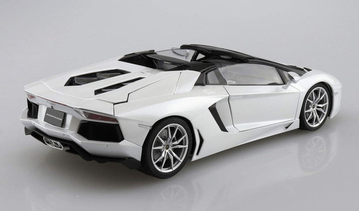 Aoshima 05866 2012 Lamborghini Aventador LP700-4 Roadster 1/24 Model Kit - A-Z Toy Hobby