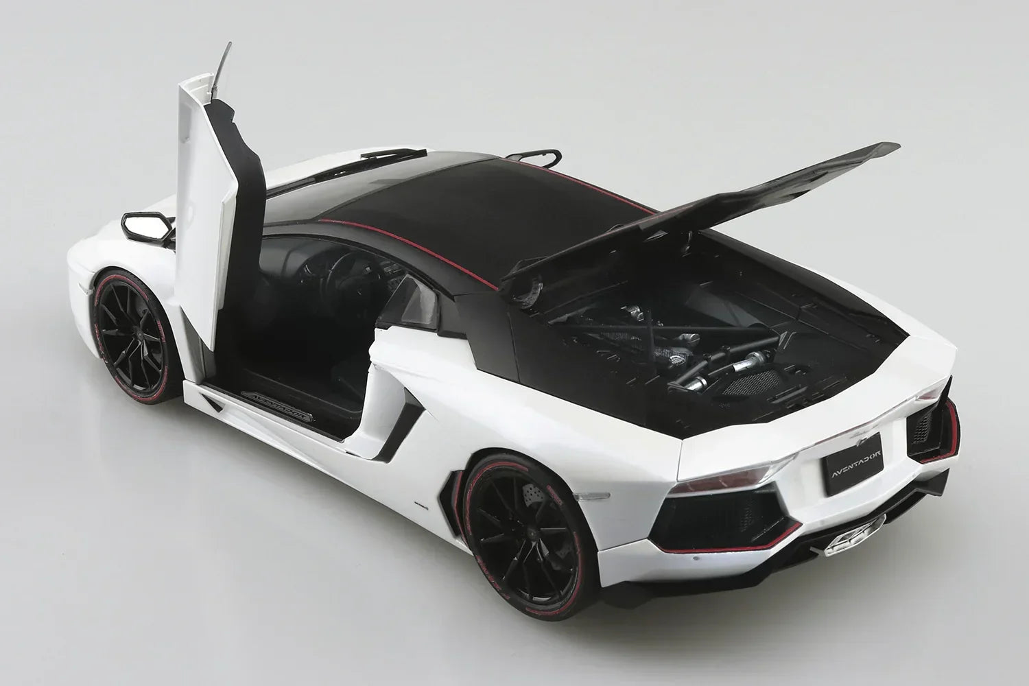 Aoshima 06121 2015 Lamborghini Aventador Pirelli Edition 1/24 Model Kit - A-Z Toy Hobby