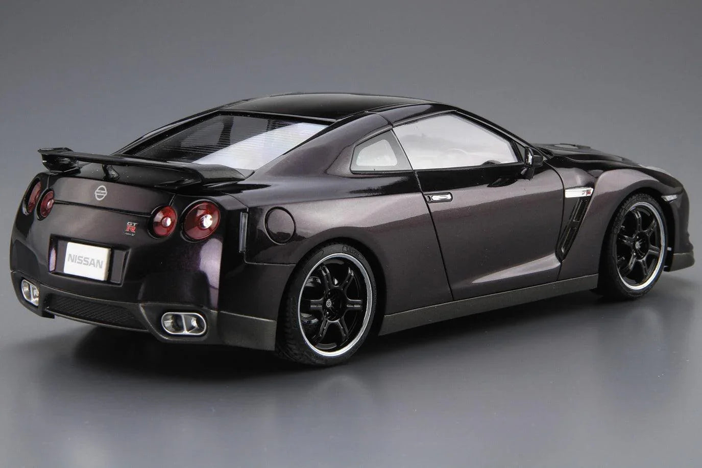 Aoshima 35 Nissan 2009 R35 GT-R Spec-V 1/24 Model Kit - A-Z Toy Hobby