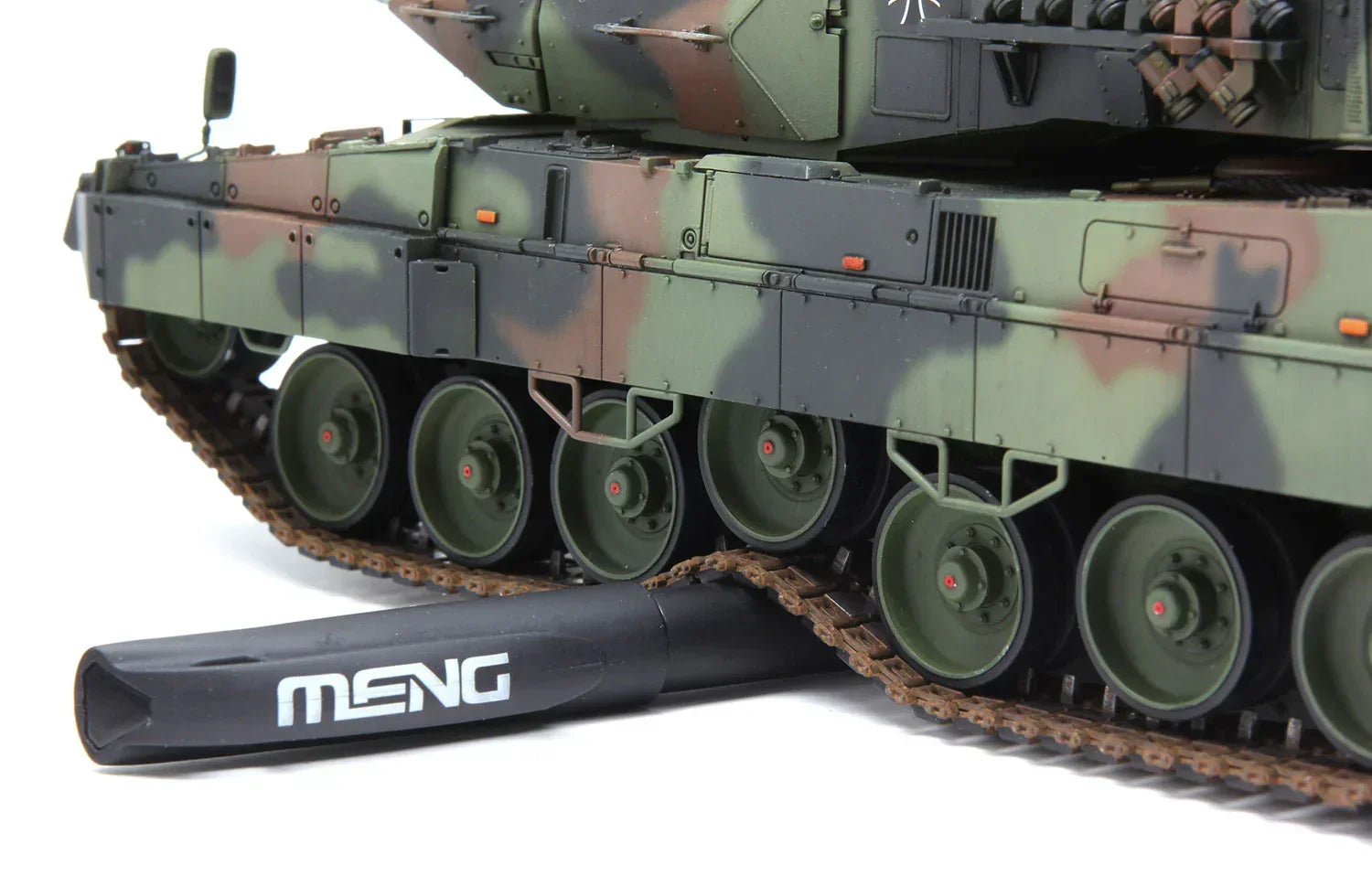 Maquette de char d'assaut Leopard 2A7A MBT - MENG - TS027 - Jeux - Jouets Maquette de char d'assaut Leopard 2A7A MBT - MENG - TS027 - Jeux - Jouets